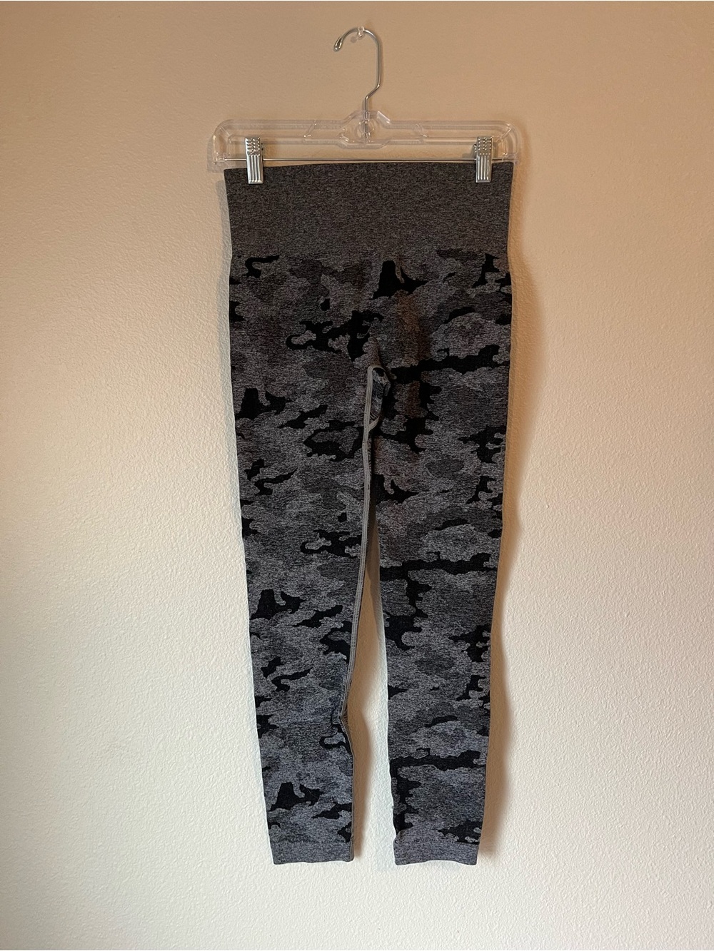 Women’s butt scrunch Grey Camo Leggings - Comfortable Stretch Bottoms